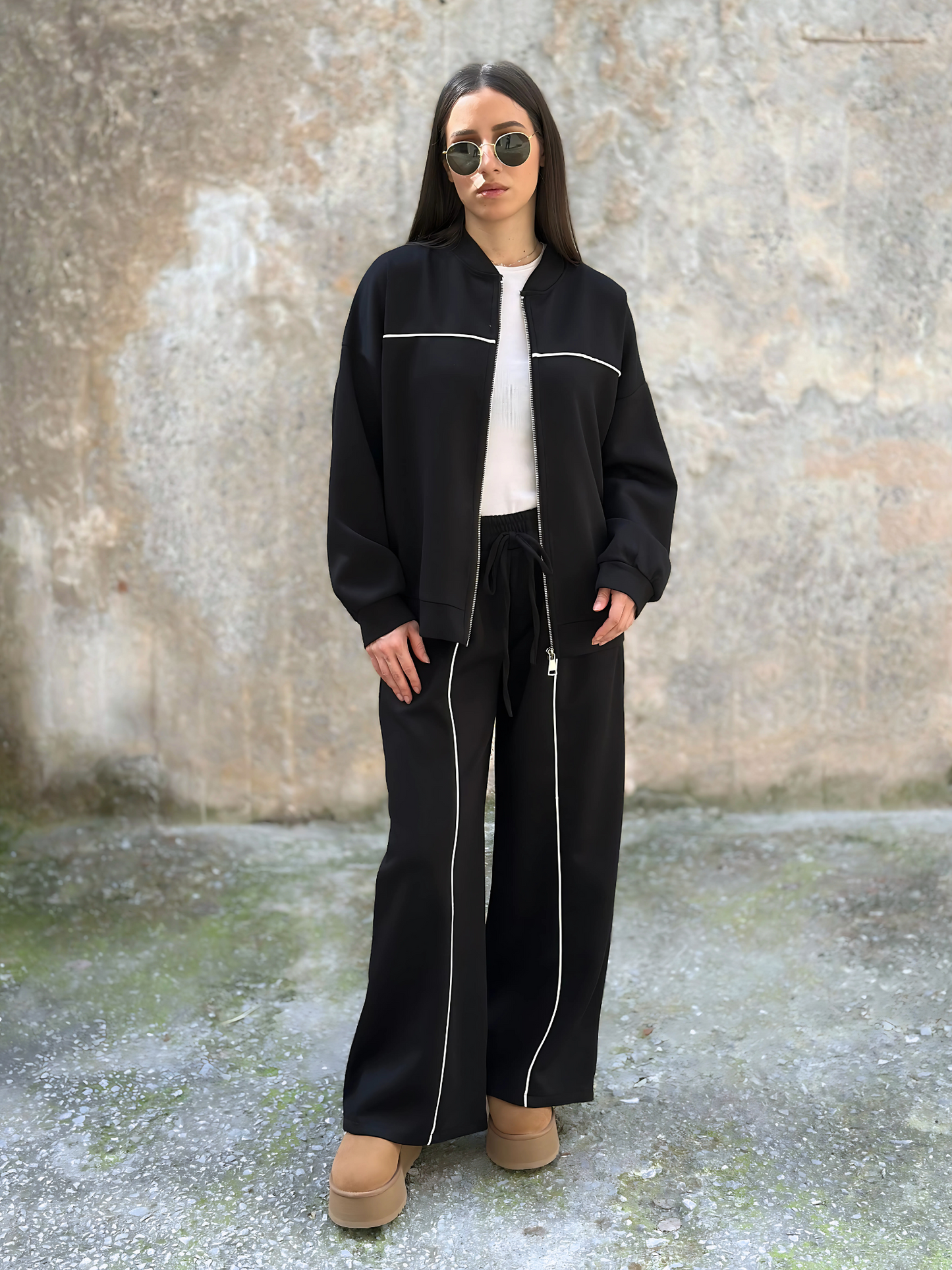 Μαύρο Athleisure Σετ με Ρίγες - Black Athleisure Set with Stipe Details