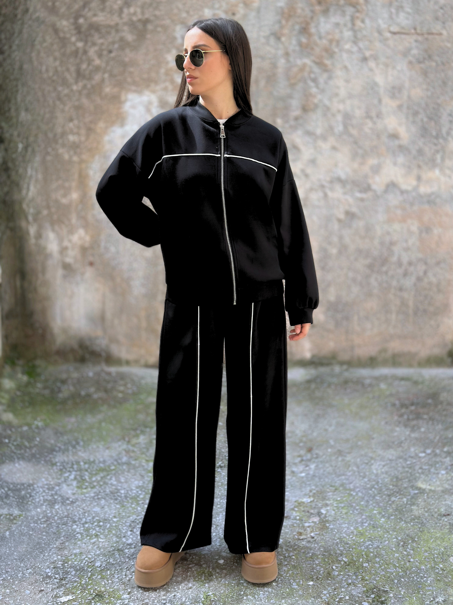 Μαύρο Athleisure Σετ με Ρίγες - Black Athleisure Set with Stipe Details