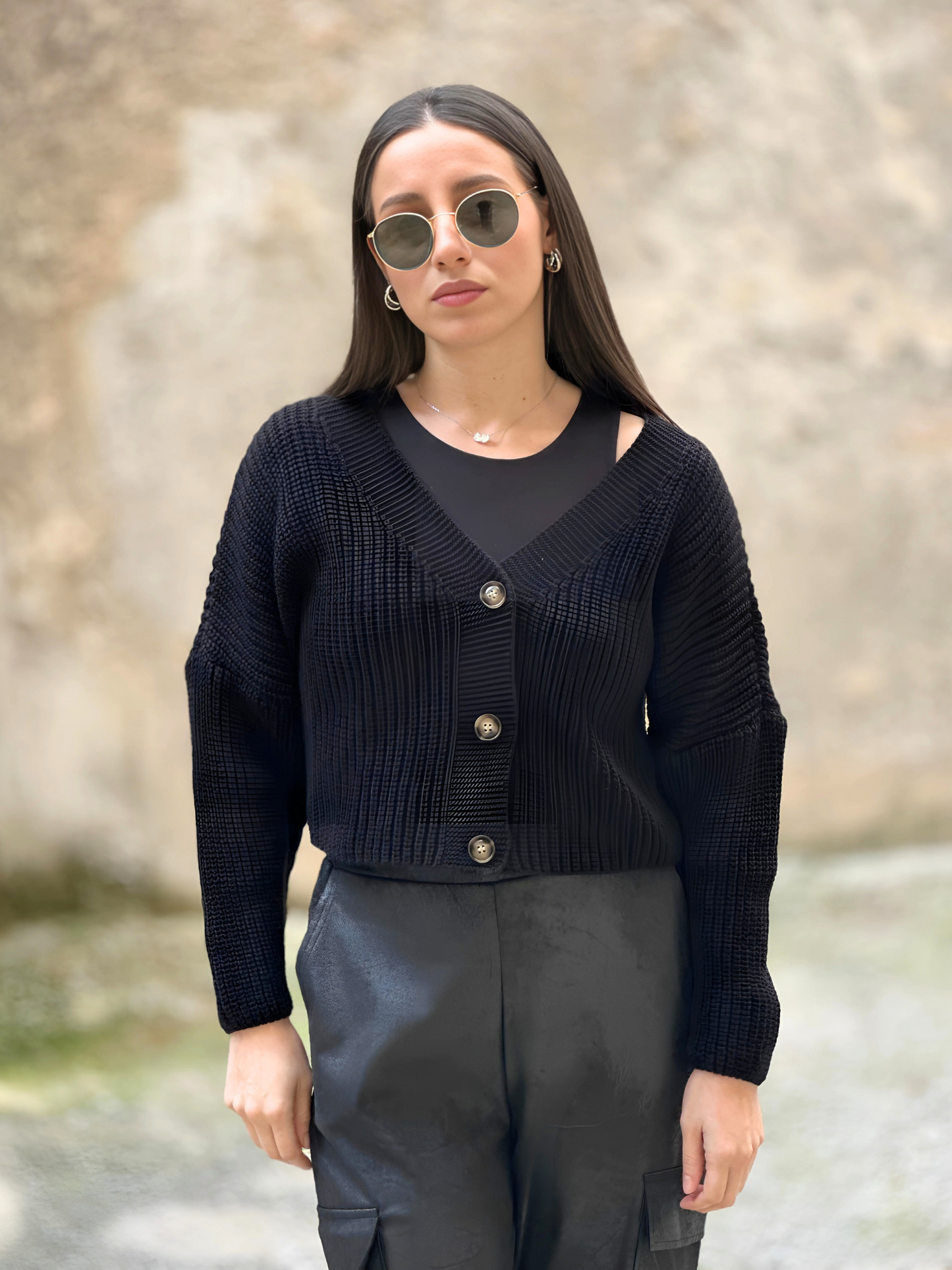 γυναικεία ρούχα, μίνιμαλ, μίνιμαλ, minimal, γυναικεια ρουχα, style, στιλ, style loft, www.style-loft.gr, styleloft, fashion, μόδα, μοδα, γυναίκα, γυναικείες ζακέτες, γυναικεία μάλλινη ζακέτα, μαύρη μάλλινη ζακέτα, cropped ζακέτα, γυναικειες ζακετες, γυναικεια μαλλινη ζακετα, μαυρη μαλλινη ζακετα, cropped ζακετα