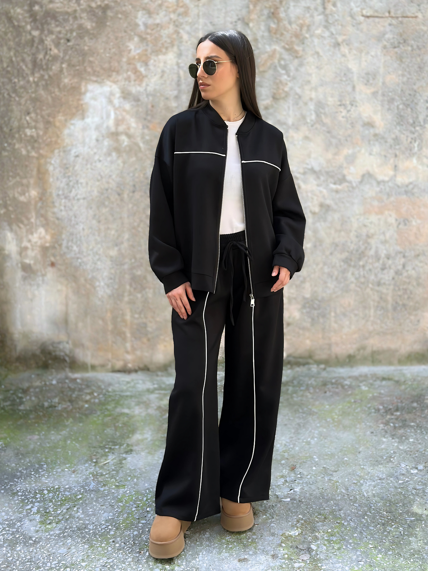 Μαύρο Athleisure Σετ με Ρίγες - Black Athleisure Set with Stipe Details